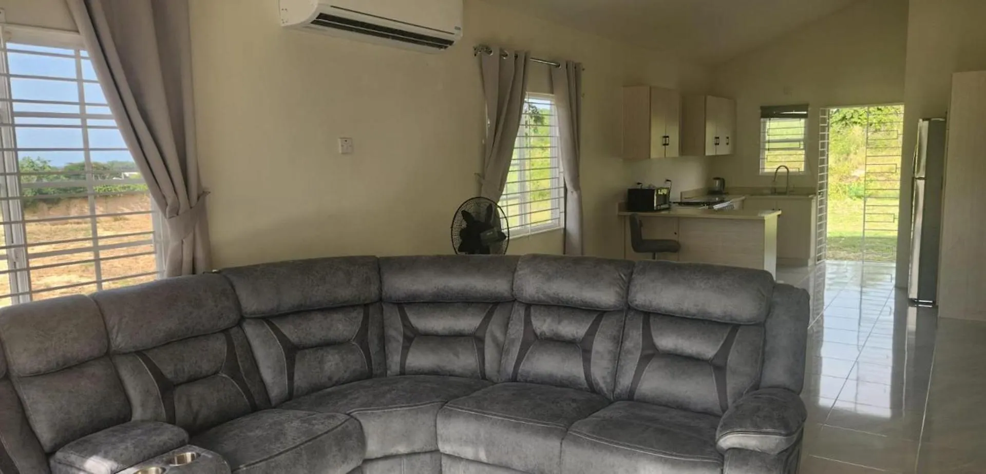 Tropical Oasis Retreat In Discovery Bay