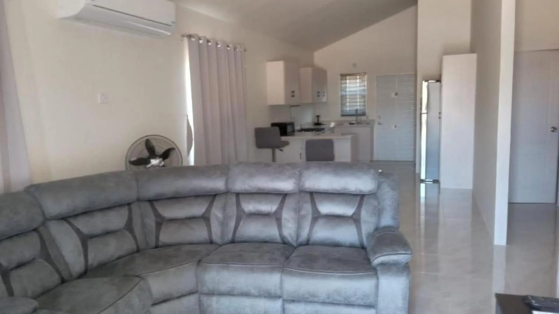 Tropical Oasis Retreat In Discovery Bay contacts